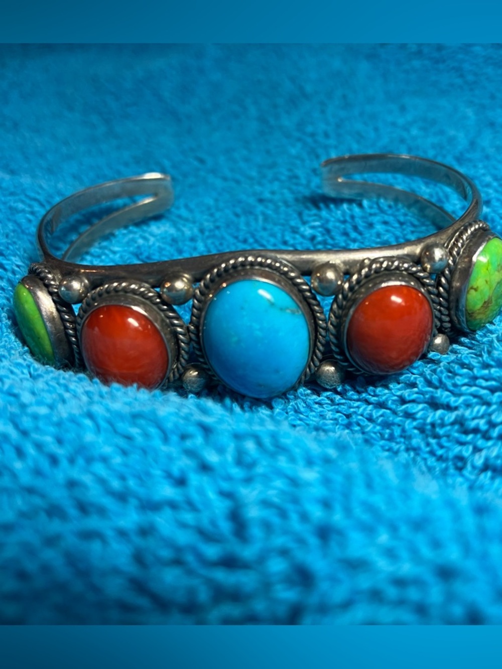 “Running Bear” Silver 9.25 bracelet with Turquoise EXC shape-Vintage